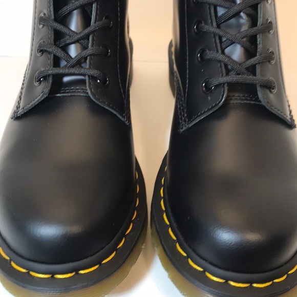 NEW Dr Martens 11821 Black 8-Eye Classic Boots 9 - Picture 6 of 7